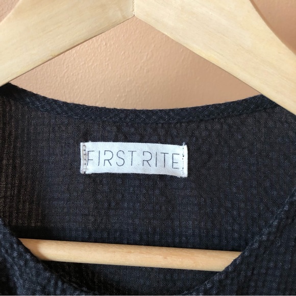First Rite Crop Tank in Black Size Medium - Picture 3 of 5